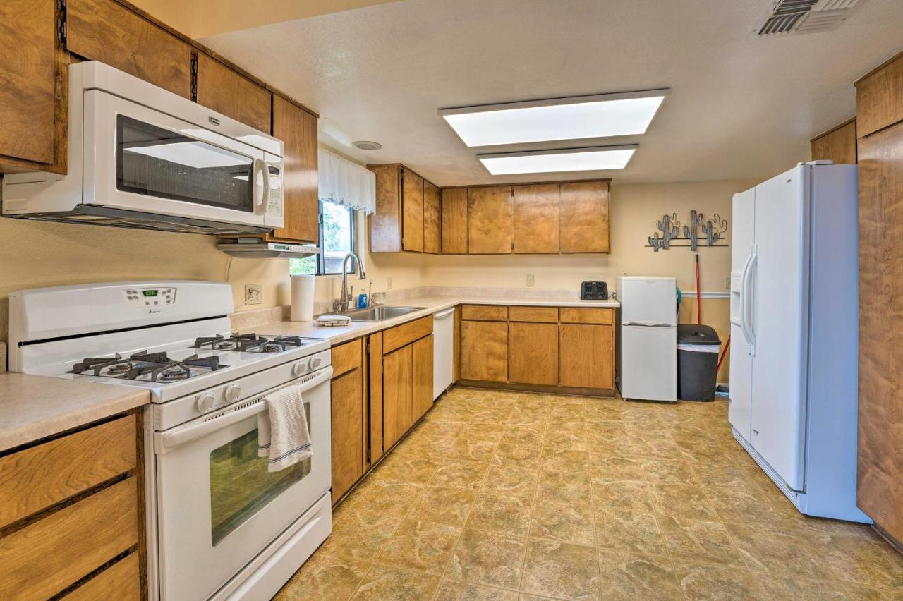 Updated Family Home - 2 Blocks To Colorado River! Bullhead City Esterno foto